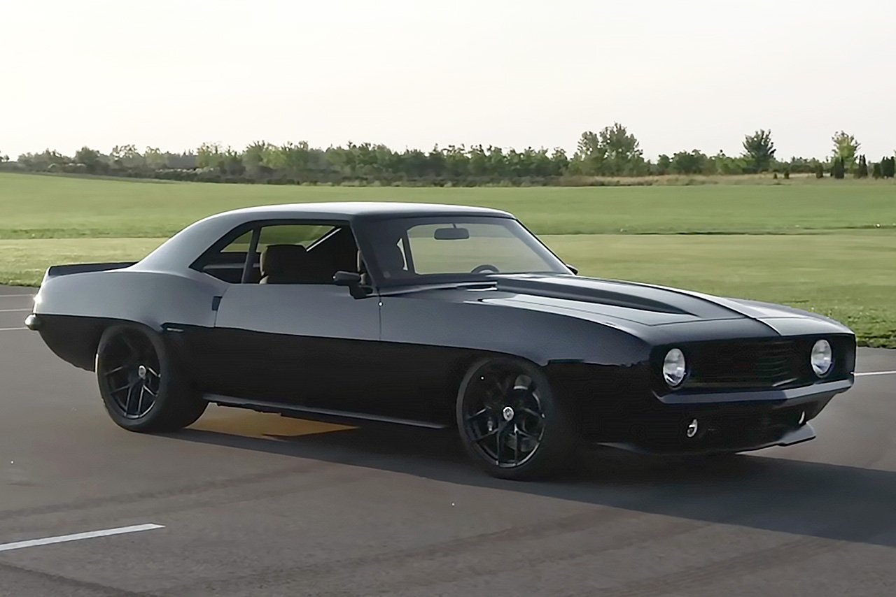 Video Joe Rogan's 1969 Camaro Built by Roadster Shop